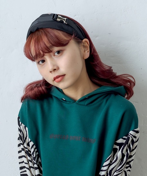 RASVOA（ラスボア）の「ワイドベルテットカチューシャ（カチューシャ・レディース・ブラック・FREE）」の6枚目の写真