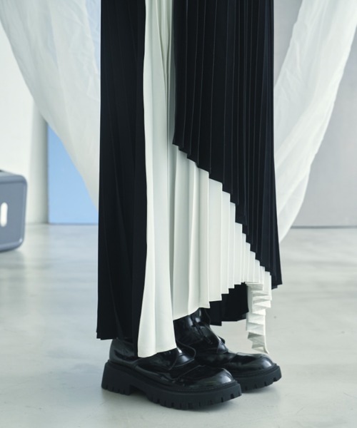 VACANCY（ヴァカンシー）の「アシンメトリープリーツスカート（スカート・レディース・ブラック/ブルー・FREE）」の7枚目の写真