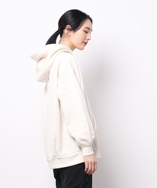 Samansa Mos2(サマンサ モスモス)の「裏起毛スウェットパーカー(パーカー・レディース・オフホワイト/グレー/ネイビー/ベージュ・フリ-)」の5枚目の写真