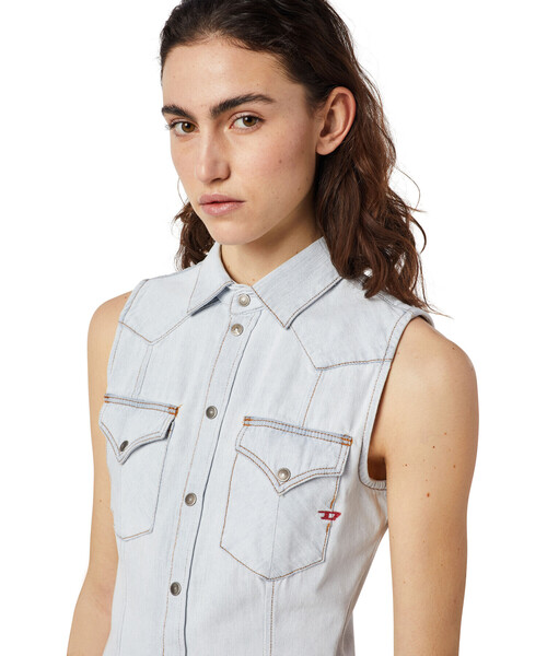 DIESEL（ディーゼル）の「レディース デニム ワンピース スリーブレス ドレス アイスブルー（ワンピース・レディース・ライトブルー・LARGE/X-SMALL/MEDIUM/SMALL）」の5枚目の写真