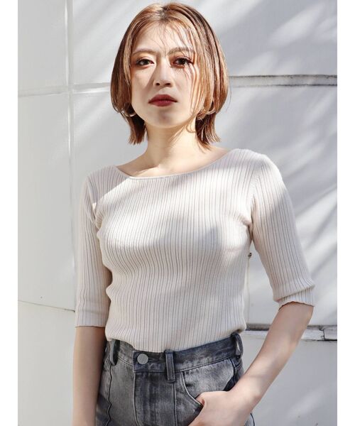 MURUA（ムルーア）の「ディープバックオープンニット(インナーブラ付）（ニット/セーター・レディース・グリーン/ブラック/アイボリー/オレンジ・FREE）」の5枚目の写真