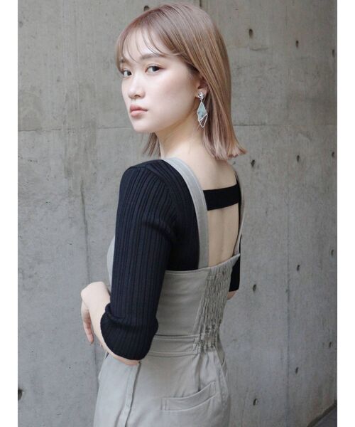 MURUA（ムルーア）の「ディープバックオープンニット(インナーブラ付）（ニット/セーター・レディース・グリーン/ブラック/アイボリー/オレンジ・FREE）」の8枚目の写真