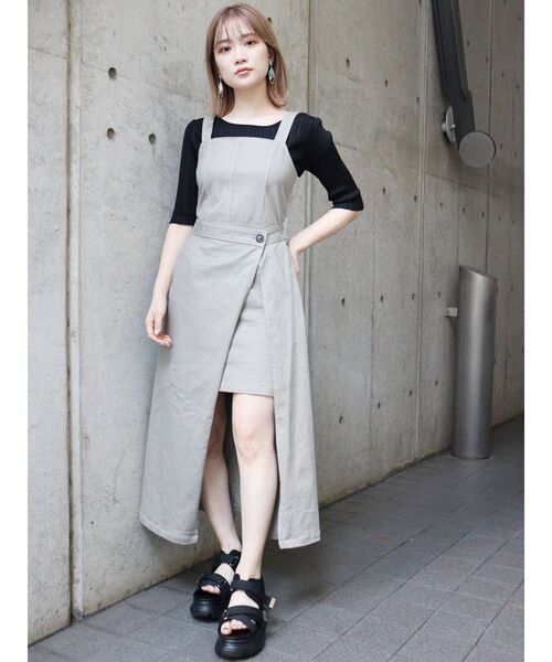 MURUA（ムルーア）の「ディープバックオープンニット(インナーブラ付）（ニット/セーター・レディース・グリーン/ブラック/アイボリー/オレンジ・FREE）」の10枚目の写真