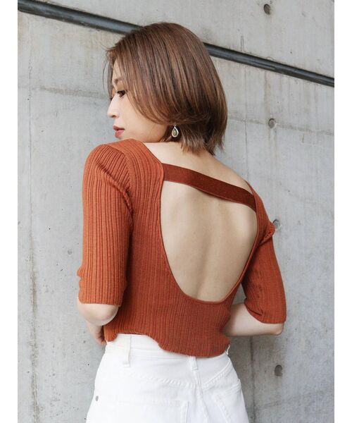 MURUA（ムルーア）の「ディープバックオープンニット(インナーブラ付）（ニット/セーター・レディース・グリーン/ブラック/アイボリー/オレンジ・FREE）」の12枚目の写真