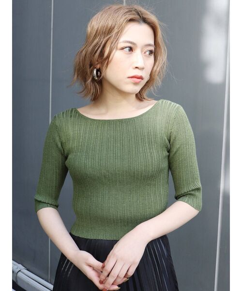 MURUA（ムルーア）の「ディープバックオープンニット(インナーブラ付）（ニット/セーター・レディース・グリーン/ブラック/アイボリー/オレンジ・FREE）」の15枚目の写真