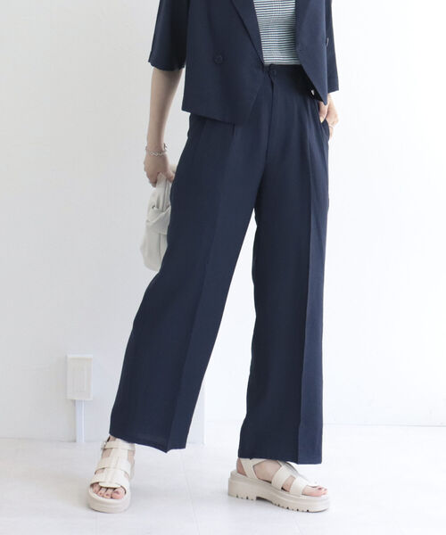 fredy emue(フレディエミュ)の「シワ加工 セミワイドパンツ(スラックス・レディース・ネイビー/ミント・38)」の1枚目の写真