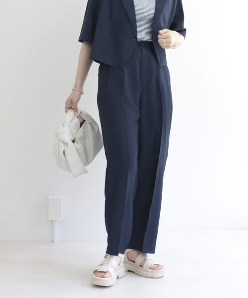 fredy emue(フレディエミュ)の「シワ加工 セミワイドパンツ(スラックス・レディース・ネイビー/ミント・38)」の6枚目の写真