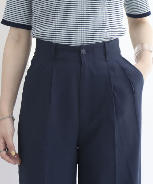fredy emue(フレディエミュ)の「シワ加工 セミワイドパンツ(スラックス・レディース・ネイビー/ミント・38)」の18枚目の写真