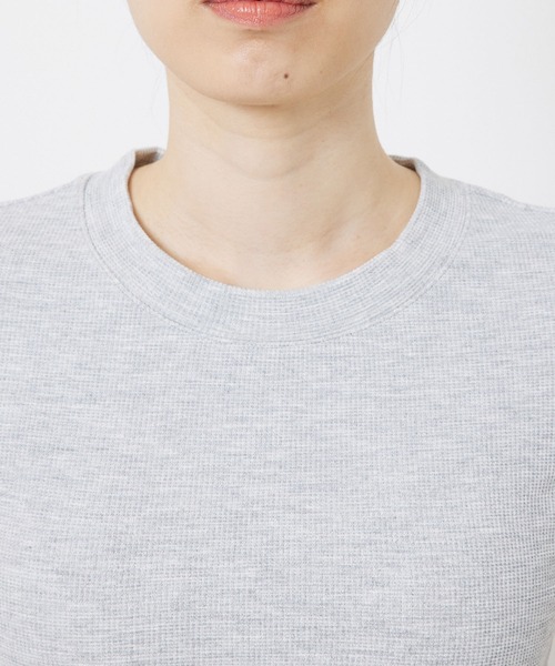 Alo Yoga(アロヨガ)の「【alo】マイクロワッフルシエラショートスリーブトップ(Tシャツ/カットソー・レディース・チャコールグレー/ブラック/ピンク・S)」の14枚目の写真