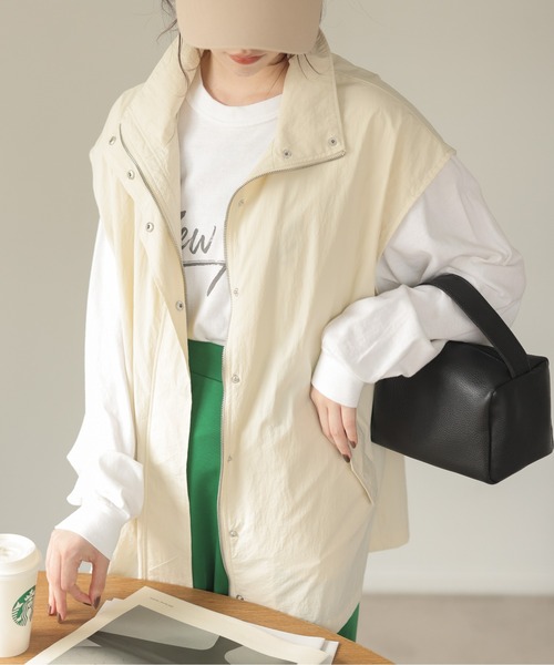 ANGIE（アンジー）の「スタンドカラーミリタリーベスト（ベスト・レディース・ブラック/カーキ/アイボリー・FREE）」の2枚目の写真