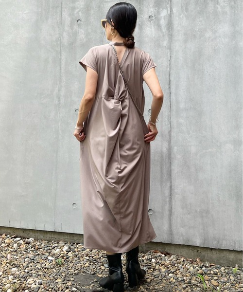ECRIRE(エクリール)の「【YUKIEコラボ】ノースリーブバックデザインシャツワンピース(シャツワンピース・レディース・ブラック/グレー/オフホワイト・S/M)」の4枚目の写真
