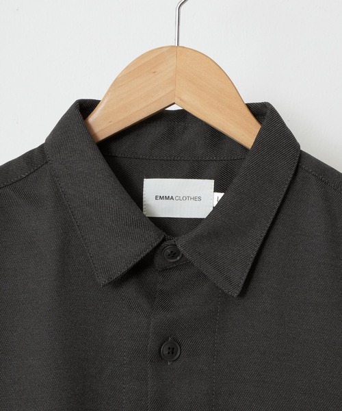 EMMA CLOTHES（エマクローズ）の「TRカルゼ オーバーサイズ フラップポケットシャツジャケット EMMA CLOTHES（シャツ/ブラウス・メンズ・ダークグリーン/キャメル/アイボリー/グレー系・M/L）」の15枚目の写真