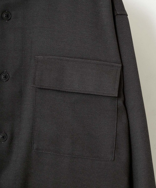 EMMA CLOTHES（エマクローズ）の「TRカルゼ オーバーサイズ フラップポケットシャツジャケット EMMA CLOTHES（シャツ/ブラウス・メンズ・ダークグリーン/キャメル/アイボリー/グレー系・M/L）」の16枚目の写真