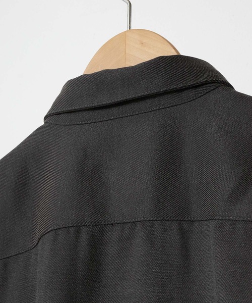 EMMA CLOTHES（エマクローズ）の「TRカルゼ オーバーサイズ フラップポケットシャツジャケット EMMA CLOTHES（シャツ/ブラウス・メンズ・ダークグリーン/キャメル/アイボリー/グレー系・M/L）」の17枚目の写真