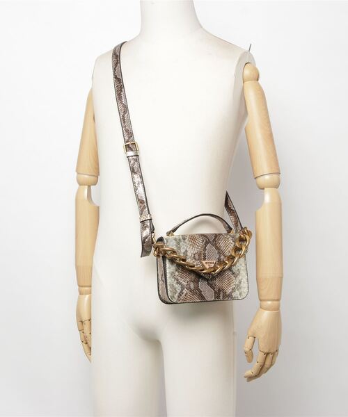 Guess（ゲス）の「RETOUR Mini Top Handle Crossbody（ショルダーバッグ・レディース・ブラウン・ONE SIZE）」の16枚目の写真