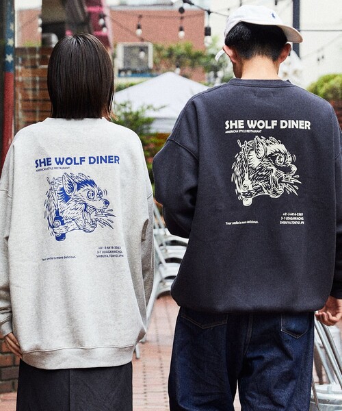 FREAK'S STORE(フリークスストア)の「WEB限定 SHE WOLF DINER×FREAK'S STORE/シーウルフダイナー 別注 ビッグシルエット バックプリント クルーネックスウェット(スウェット・メンズ・ホワイト/ブラック/アッシュグレー・SMALL/MEDIUM/LARGE)」の11枚目の写真