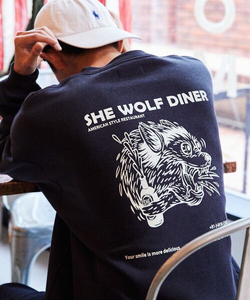 FREAK'S STORE(フリークスストア)の「WEB限定 SHE WOLF DINER×FREAK'S STORE/シーウルフダイナー 別注 ビッグシルエット バックプリント クルーネックスウェット(スウェット・メンズ・ホワイト/ブラック/アッシュグレー・SMALL/MEDIUM/LARGE)」の13枚目の写真