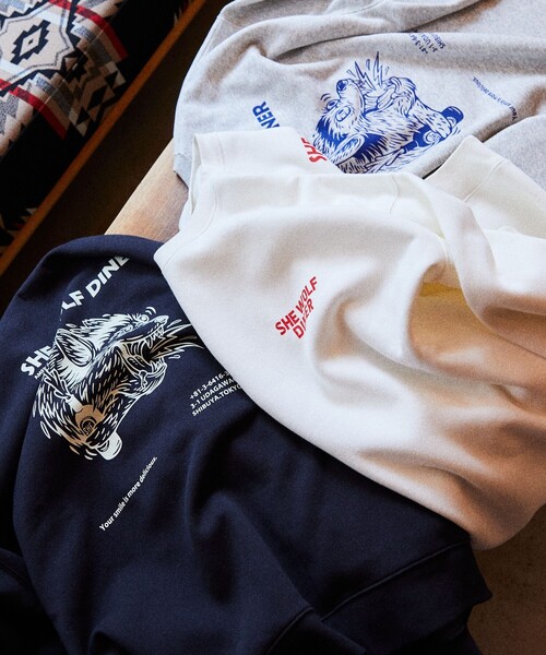 FREAK'S STORE(フリークスストア)の「WEB限定 SHE WOLF DINER×FREAK'S STORE/シーウルフダイナー 別注 ビッグシルエット バックプリント クルーネックスウェット(スウェット・メンズ・ホワイト/ブラック/アッシュグレー・SMALL/MEDIUM/LARGE)」の17枚目の写真