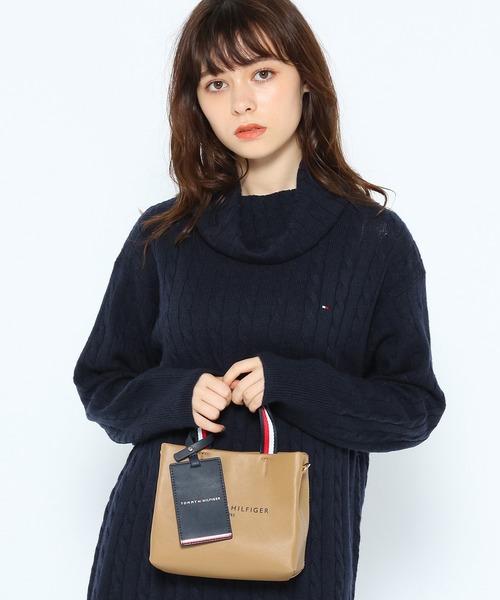TOMMY HILFIGER(トミーヒルフィガー)の「2WAYマイクロショッパートートバッグ(トートバッグ・レディース・ベージュ/ブラック・FREE)」の2枚目の写真