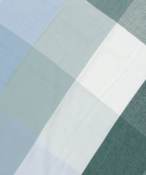 Beno（ビーノ）の「フリンジ ブロックチェック ルーズマフラー（マフラー・メンズ・ホワイト×ブラック/ネイビー系/グリーン系/ブラウン系・FREE）」の8枚目の写真