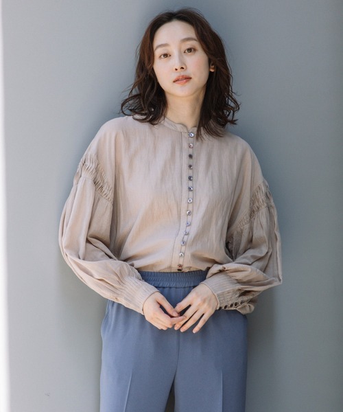 Munich(ミューニック)の「コットンビスコースボイルタックギャザーブラウス(シャツ/ブラウス・レディース・パープル/ブラック/ホワイト/グレイッシュベージュ・FREE)」の21枚目の写真