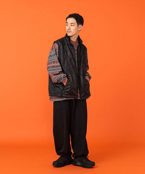 BEAMS（ビームス）の「BEAMS / フォルモザ 6ポケット カーゴパンツ（カーゴパンツ・メンズ・ブラック/ライトグレー・L/M/S/XL）」の4枚目の写真