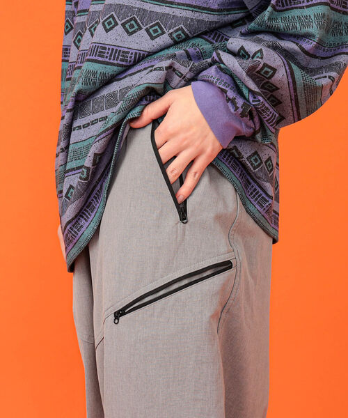 BEAMS（ビームス）の「BEAMS / フォルモザ 6ポケット カーゴパンツ（カーゴパンツ・メンズ・ブラック/ライトグレー・L/M/S/XL）」の8枚目の写真