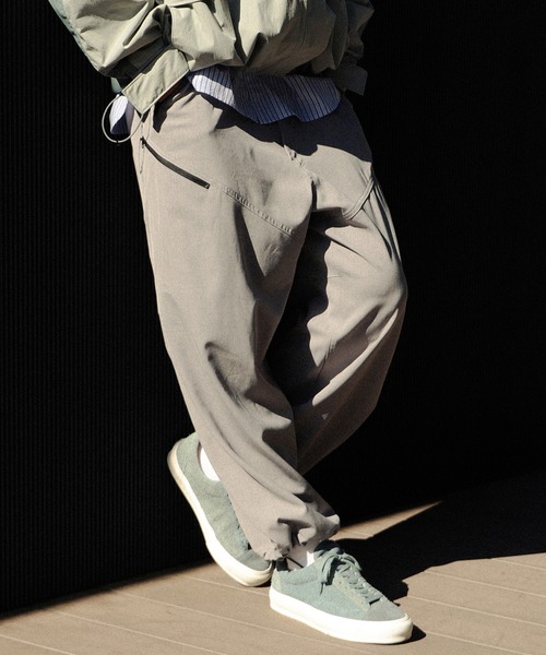 BEAMS（ビームス）の「BEAMS / フォルモザ 6ポケット カーゴパンツ（カーゴパンツ・メンズ・ブラック/ライトグレー・L/M/S/XL）」の2枚目の写真