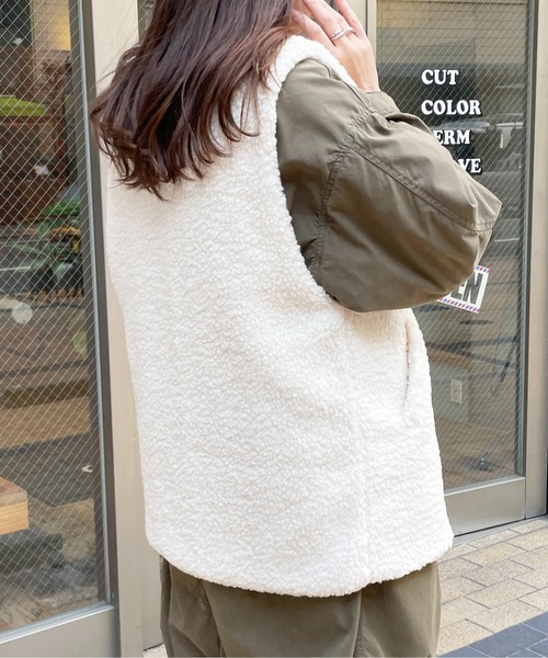 Meli rich（メリーリッチ）の「ボア×キルトリバーシブルベスト（ベスト・レディース・ブラウン/アイボリー/ライトベージュ・MEDIUM）」の13枚目の写真