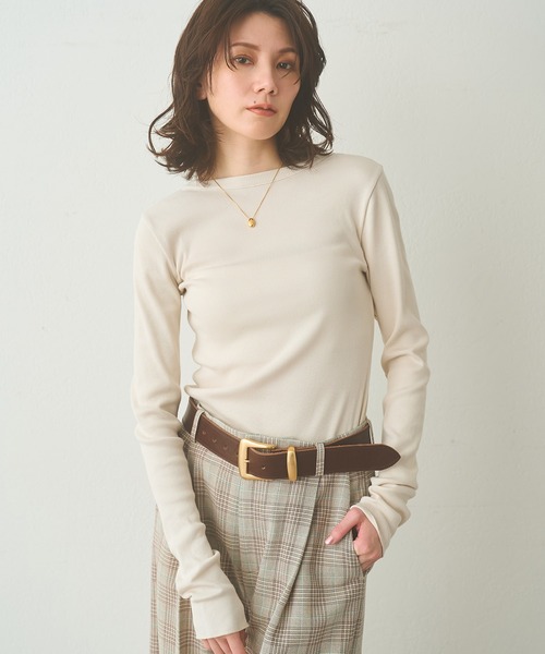 Whim Gazette(ウィムガゼット)の「Vバックシャンテレコカットソー(Tシャツ/カットソー・レディース・ブラック/ネイビー/オフホワイト/サーモンピンク/ライトグレー/ブラック系その他/ライトベージュ・FREE)」の5枚目の写真