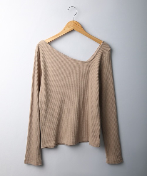 spiritoso(スピリトーゾ)の「spiritoso テレコ アシメネック トップス(無地) 長袖(Tシャツ/カットソー・レディース・ベージュ/パープル/オフホワイト/グリーン/バーガンディー/ブラック/サックスブルー/ブラウン・M)」の4枚目の写真