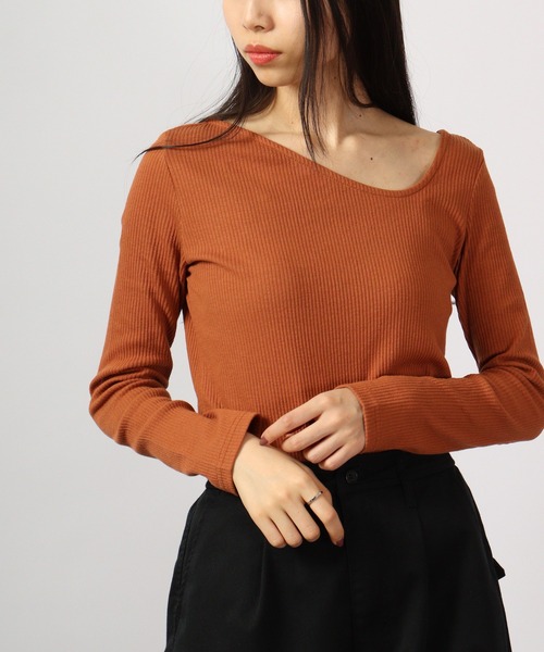 spiritoso(スピリトーゾ)の「spiritoso テレコ アシメネック トップス(無地) 長袖(Tシャツ/カットソー・レディース・ベージュ/パープル/オフホワイト/グリーン/バーガンディー/ブラック/サックスブルー/ブラウン・M)」の8枚目の写真