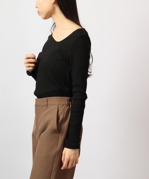 spiritoso(スピリトーゾ)の「spiritoso テレコ アシメネック トップス(無地) 長袖(Tシャツ/カットソー・レディース・ベージュ/パープル/オフホワイト/グリーン/バーガンディー/ブラック/サックスブルー/ブラウン・M)」の19枚目の写真