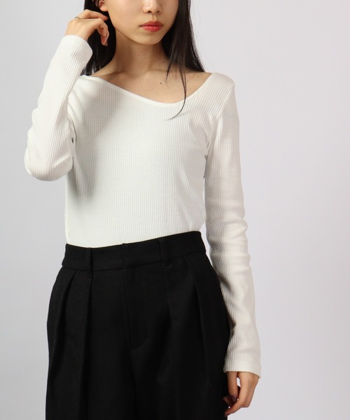 spiritoso(スピリトーゾ)の「spiritoso テレコ アシメネック トップス(無地) 長袖(Tシャツ/カットソー・レディース・ベージュ/パープル/オフホワイト/グリーン/バーガンディー/ブラック/サックスブルー/ブラウン・M)」の11枚目の写真