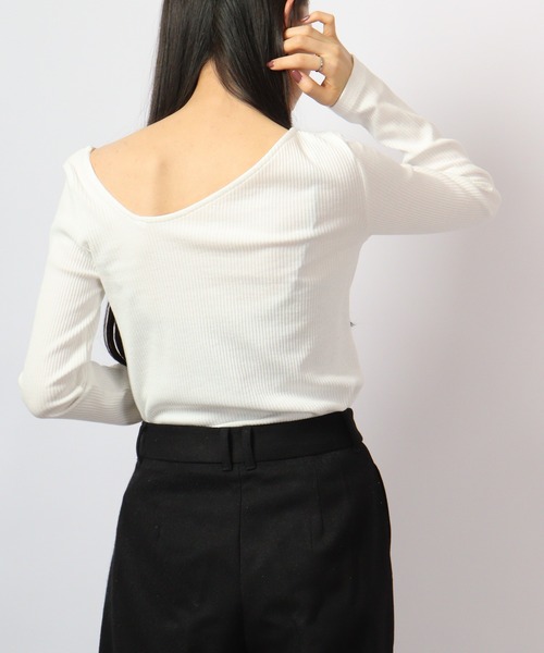 spiritoso(スピリトーゾ)の「spiritoso テレコ アシメネック トップス(無地) 長袖(Tシャツ/カットソー・レディース・ベージュ/パープル/オフホワイト/グリーン/バーガンディー/ブラック/サックスブルー/ブラウン・M)」の14枚目の写真