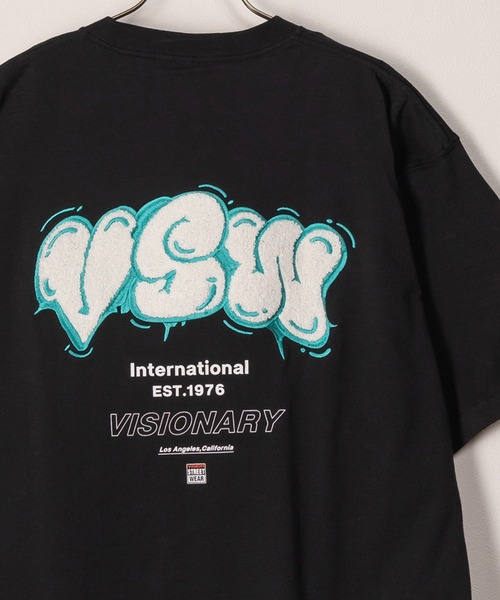 VISION STREET WEAR(ヴィジョンストリートウェア)の「【VISION STREET WEAR/ヴィジョンストリートウェア】VSWバルーンロゴ刺繍Tシャツ/バックプリント/ビッグシルエット(Tシャツ/カットソー・メンズ・ホワイト/ブラック/ライトグリーン・M/L/XL)」の2枚目の写真