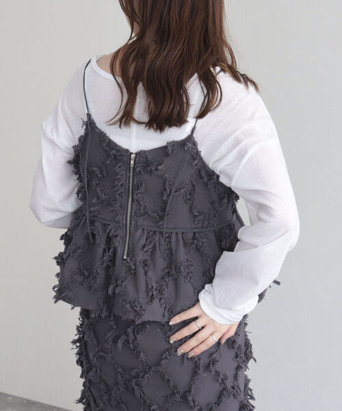 fredy emue(フレディエミュ)の「フリンジ2WAYビスチェ(シャツ/ブラウス・レディース・オフホワイト/チャコールグレー・38)」の4枚目の写真