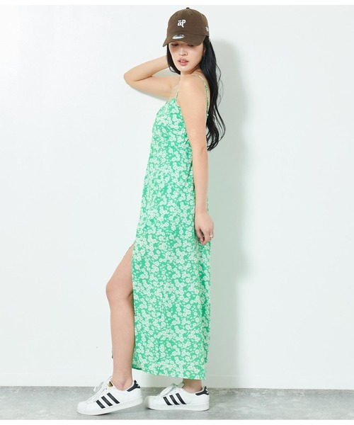 ANAP(アナップ)の「花柄スリットキャミソールワンピース(ワンピース・レディース・ブルー/グリーン/ホワイト・FREE)」の4枚目の写真