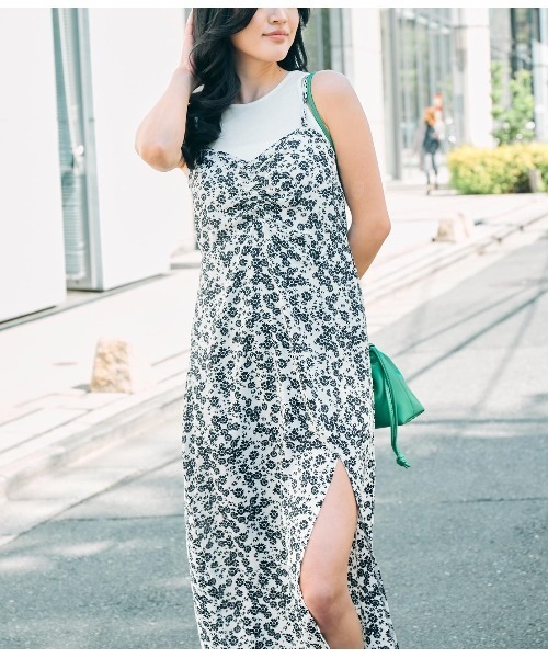 ANAP(アナップ)の「花柄スリットキャミソールワンピース(ワンピース・レディース・ブルー/グリーン/ホワイト・FREE)」の17枚目の写真