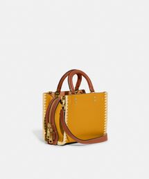 COACH ローグ20バッグ　クロシェ COACH（コーチ）の「ローグ 20・クロシェ（ショルダーバッグ