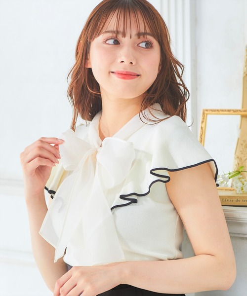 INGNI(イング)の「異素材ボウタイフリルニット(ニット/セーター・レディース・ホワイト×ブラック/ブラック×ホワイト/ブルー系2・M)」の2枚目の写真