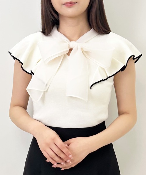 INGNI(イング)の「異素材ボウタイフリルニット(ニット/セーター・レディース・ホワイト×ブラック/ブラック×ホワイト/ブルー系2・M)」の10枚目の写真
