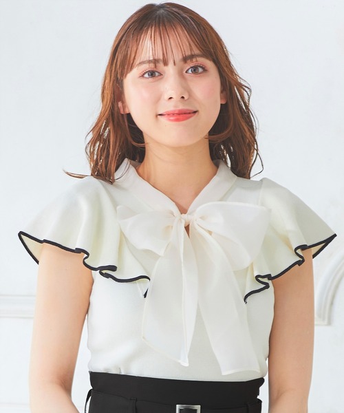 INGNI(イング)の「異素材ボウタイフリルニット(ニット/セーター・レディース・ホワイト×ブラック/ブラック×ホワイト/ブルー系2・M)」の7枚目の写真