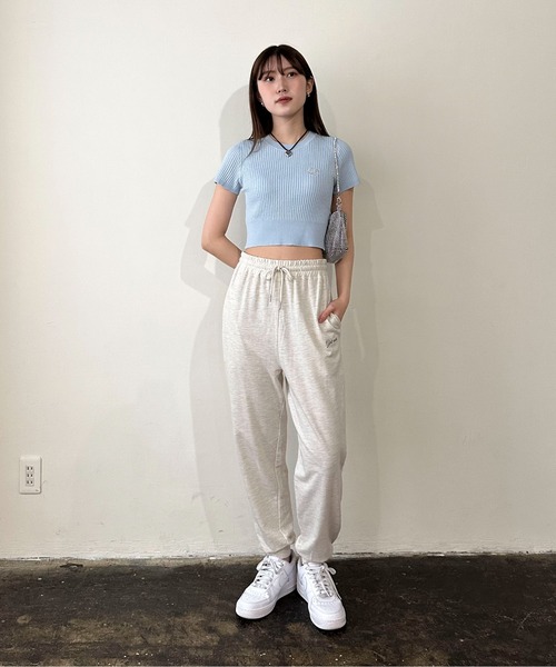 EPIMI E'PIMMY（エピミエピミー）の「オリジナルロゴコンパクトリブニット（ニット/セーター・レディース・オフホワイト/ベージュ/ブラック/ブルー・MEDIUM）」の19枚目の写真