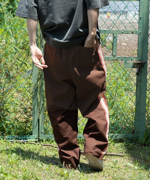 kutir（クティール）の「ワッペン付きトラックラインパンツ（その他パンツ・メンズ・カーキ/ブラック/ダークブラウン・MEDIUM/SMALL/LARGE）」の10枚目の写真