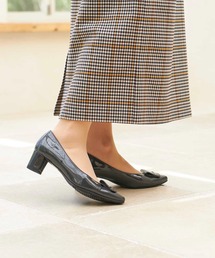 【レイン対応】 Vカットモチーフパンプス