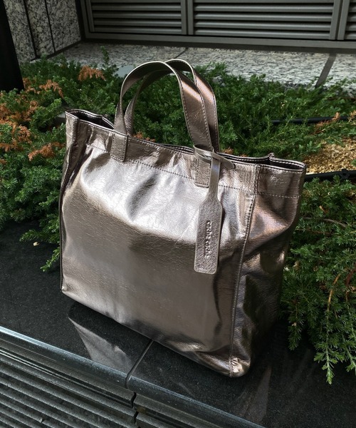 DouDou（ドゥドゥ）の「【新色追加】【WEB限定】 ソフトメタリックショッパー（ショルダーバッグ・レディース・ゴールド/シルバー/シルバー系その他・FREE）」の12枚目の写真