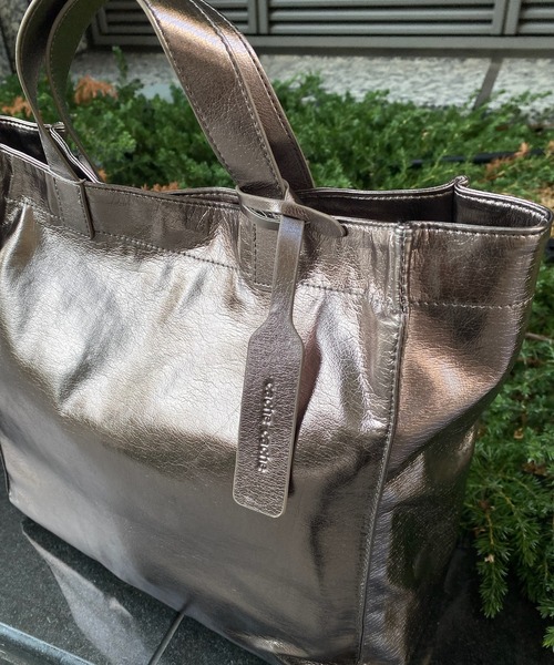 DouDou（ドゥドゥ）の「【新色追加】【WEB限定】 ソフトメタリックショッパー（ショルダーバッグ・レディース・ゴールド/シルバー/シルバー系その他・FREE）」の11枚目の写真