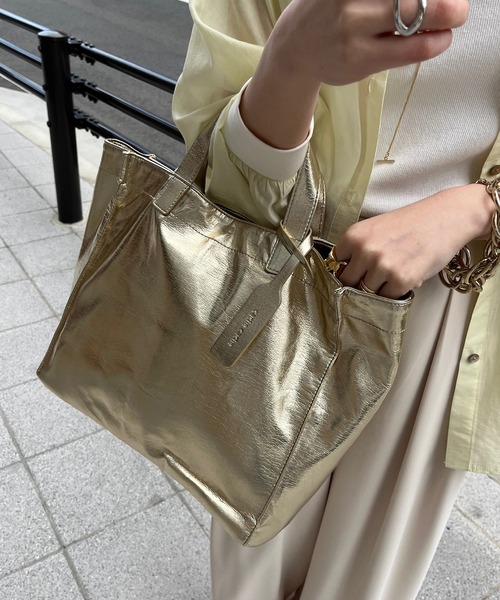 DouDou（ドゥドゥ）の「【新色追加】【WEB限定】 ソフトメタリックショッパー（ショルダーバッグ・レディース・ゴールド/シルバー/シルバー系その他・FREE）」の20枚目の写真