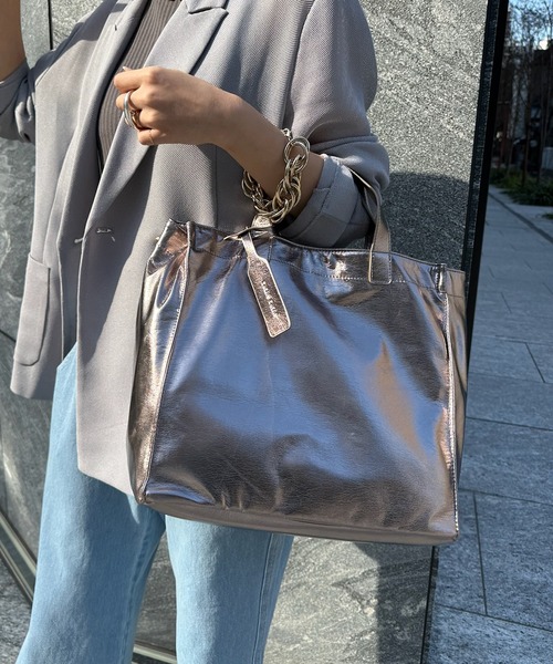 DouDou（ドゥドゥ）の「【新色追加】【WEB限定】 ソフトメタリックショッパー（ショルダーバッグ・レディース・ゴールド/シルバー/シルバー系その他・FREE）」の16枚目の写真